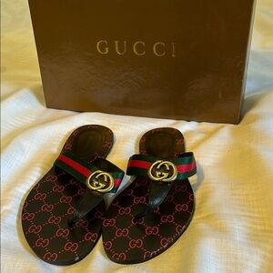 Gucci Black and Green Sandals with Red Accents
